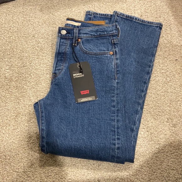 LEVI'S® PREMIUM Wedgie Fit Straight Women's Jeans - Picture 9 of 12